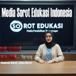 Nani Widia Ningsih membacakan berita live di Sorot Garut